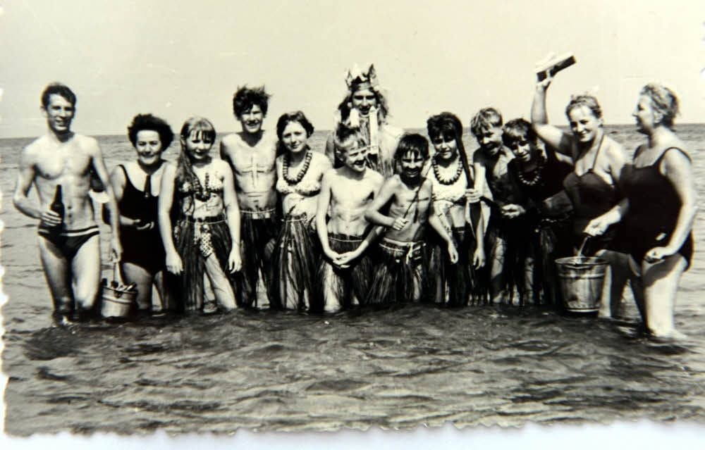 Zum Neptunfest in Zielow ging die Ferienlager-Gruppe gemeinsam mit Neptun baden.