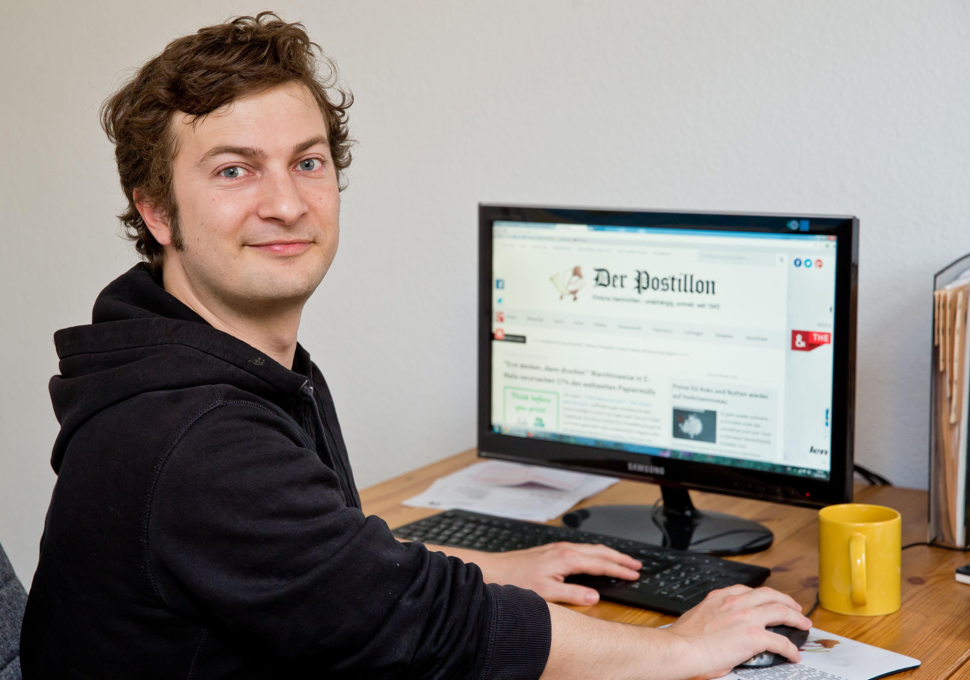 Stefan Sichermann, Gründer der Internet-Satire-Tageszeitung „Der Postillon“