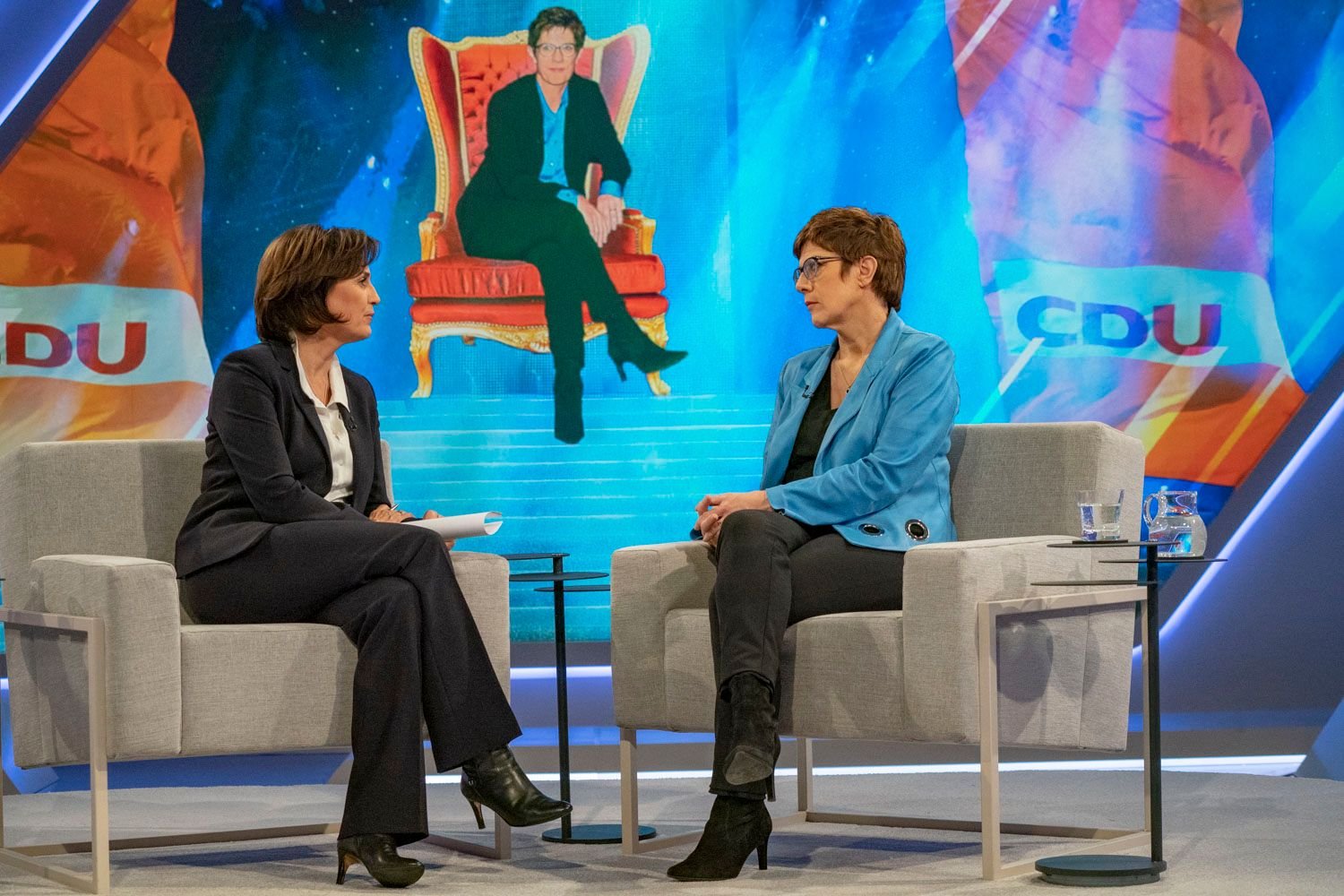 Sandra Maischberger diskutierte in ihrer Sendung mit CDU-Chefin Annegret Kramp-Karrenbauer.
