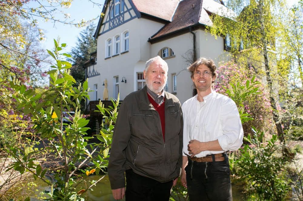 Der Eigentümer der Villa Benjamin Kühn (rechts) und der letzte Mieter Hubertus Berndt