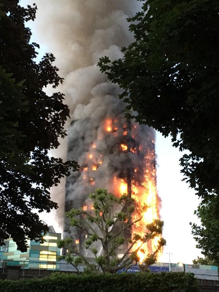 Bei einem Brand im Londoner Hochhaus Grenfell Tower im Stadtteil North Kensington sind mehrere Menschen zu Tode gekommen.