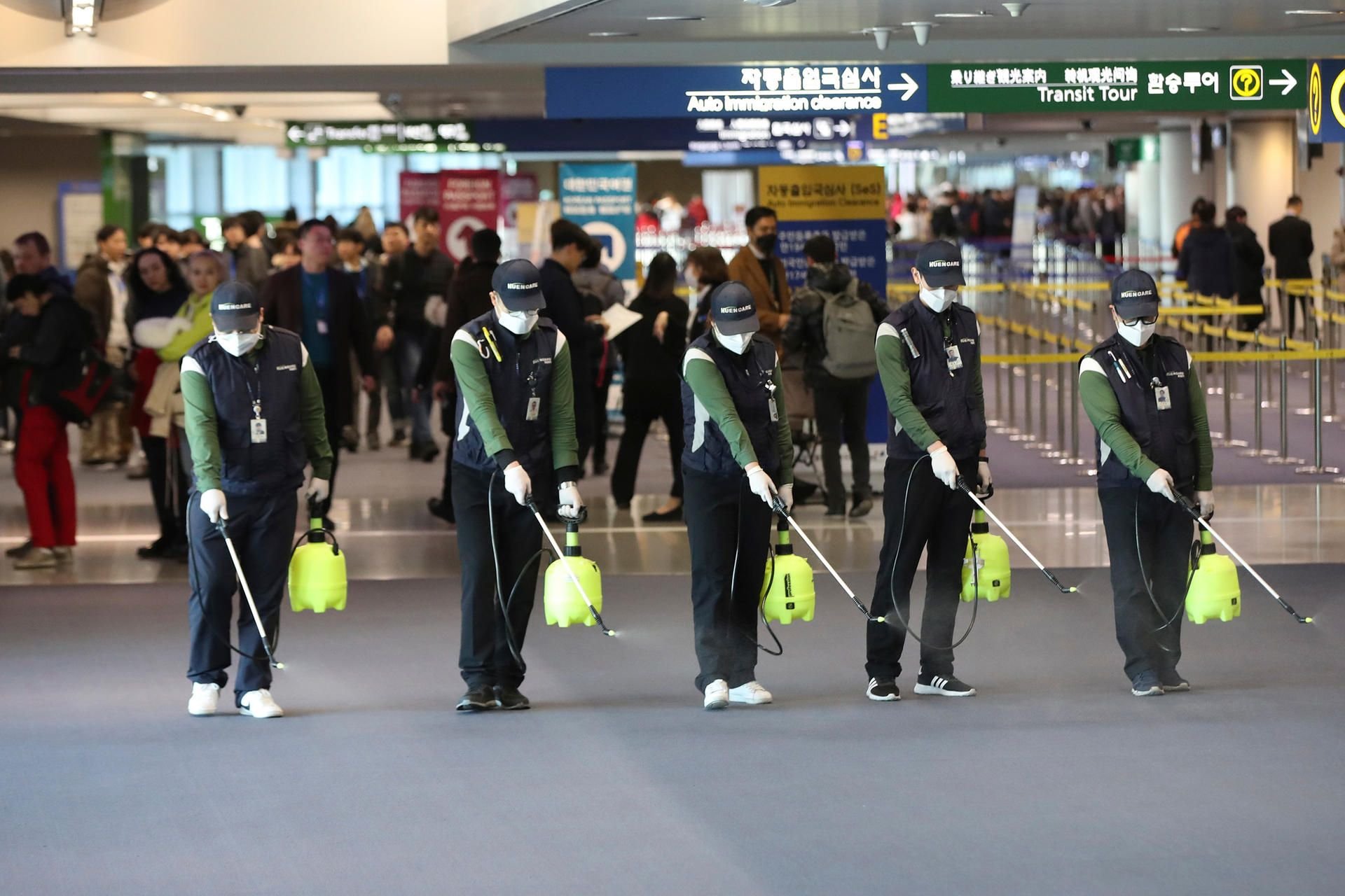 Am Flughafen von Incheon in Südkorea werden Hygienemaßnahmen gegen das Coronavirus durchgeführt.