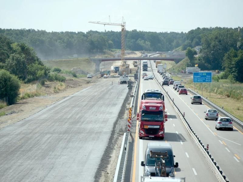 Baustelle auf der Autobahn 13 (A13) zwischen AS Ruhland und AS Ortrand in Sachsen. Foto: Arno Burgi