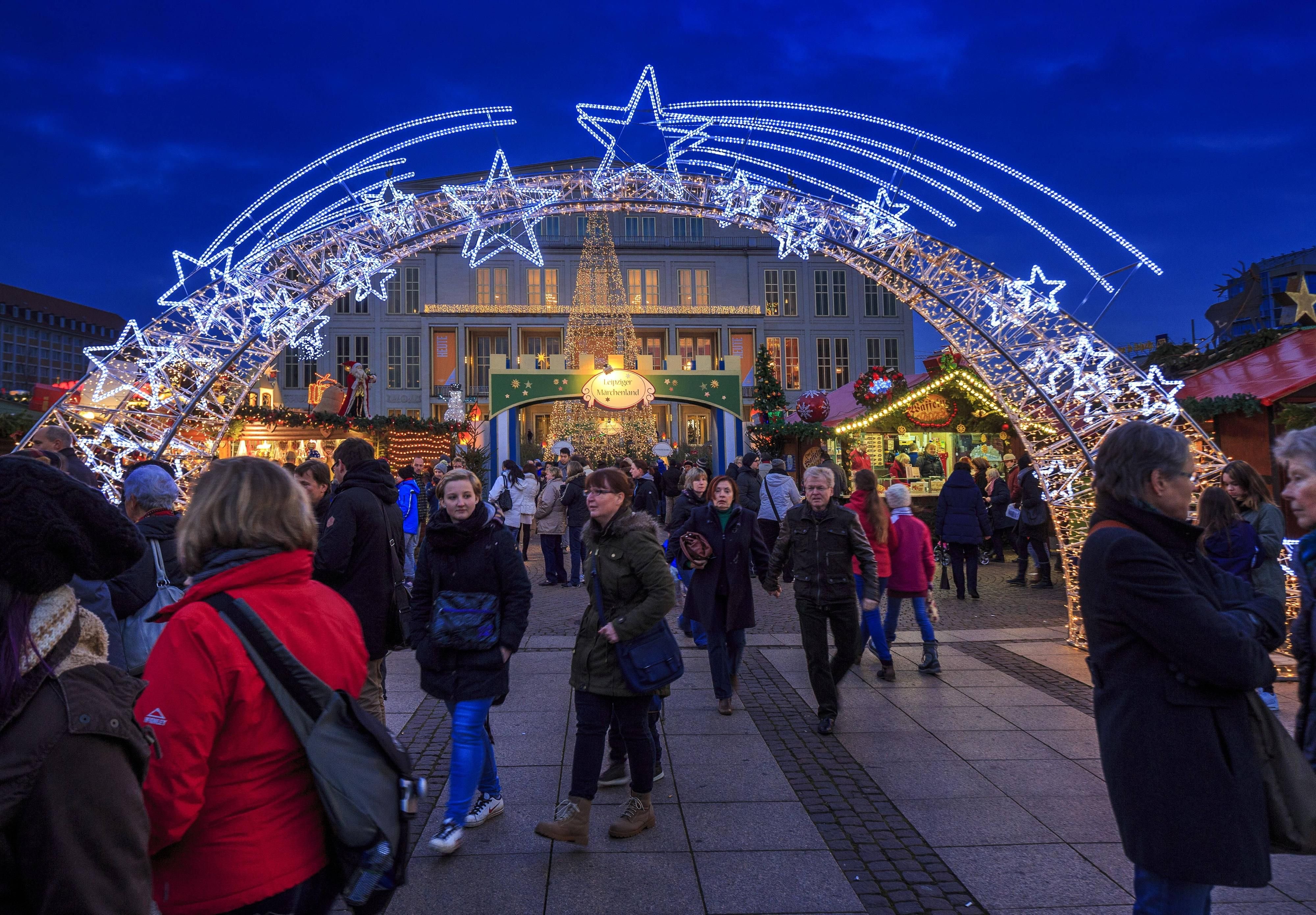 Der Weihnachtsmarkt am Augustusplatz in Leipzig samt Finnischem Weihnachtsdorf erfreut sich großer Beliebtheit.
