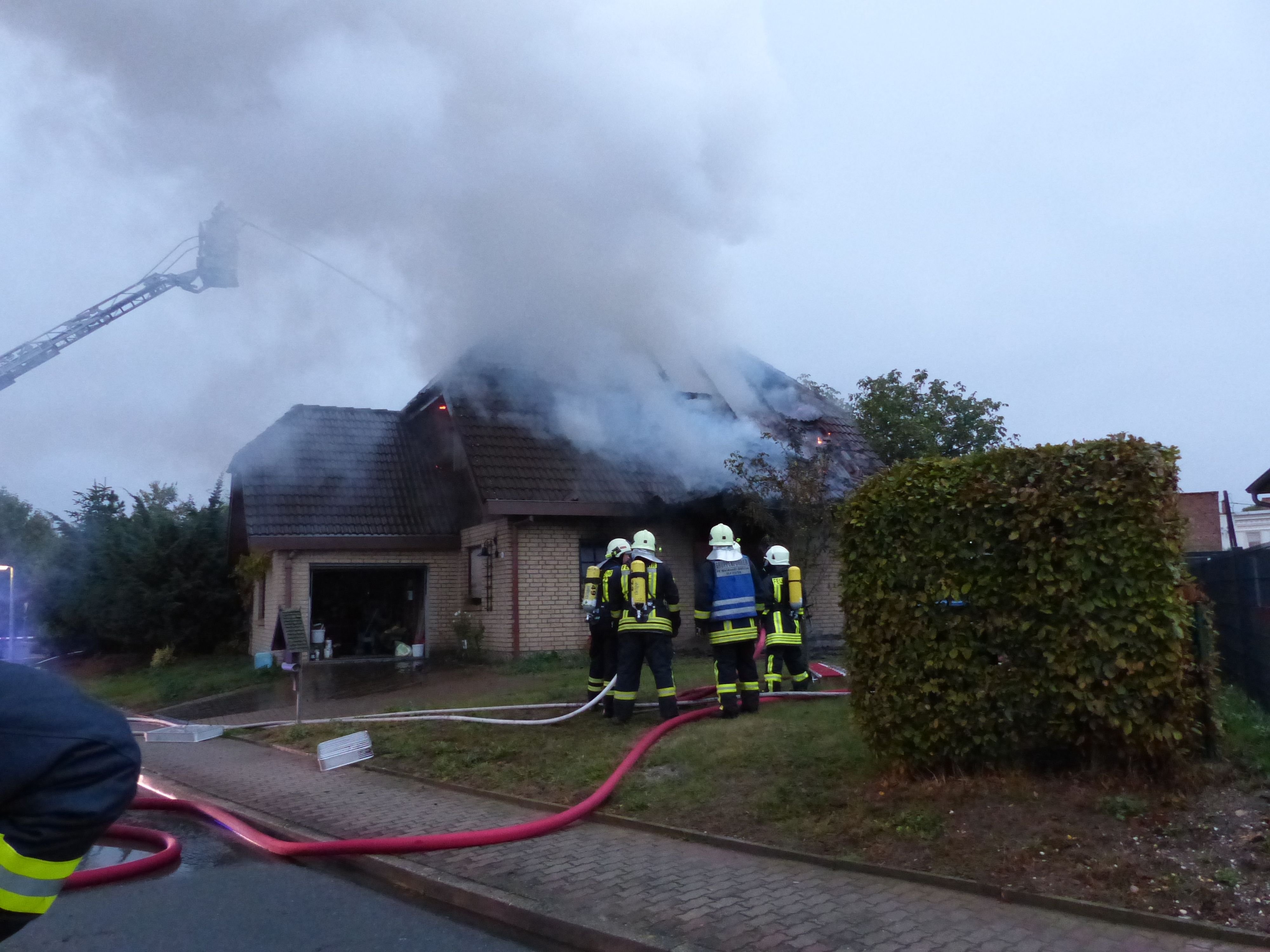 Bei einem Wohnungsbrand in Löbersdorf ist die 71-jährige Bewohnerin ums Leben gekommen.