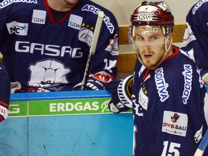 Wechselt zu den Straubing Tigers: TJ Mulock 2012 im Dress der Eisbären Berlin. Foto: Maurizio Gambarini