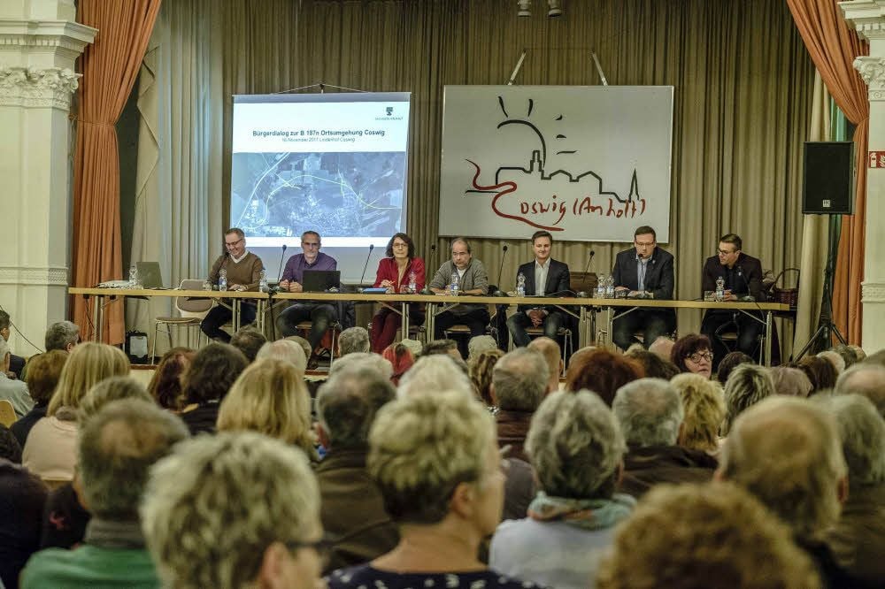 Das Interesse ist groß: Viele Coswiger kommen zum Bürgerdialog.