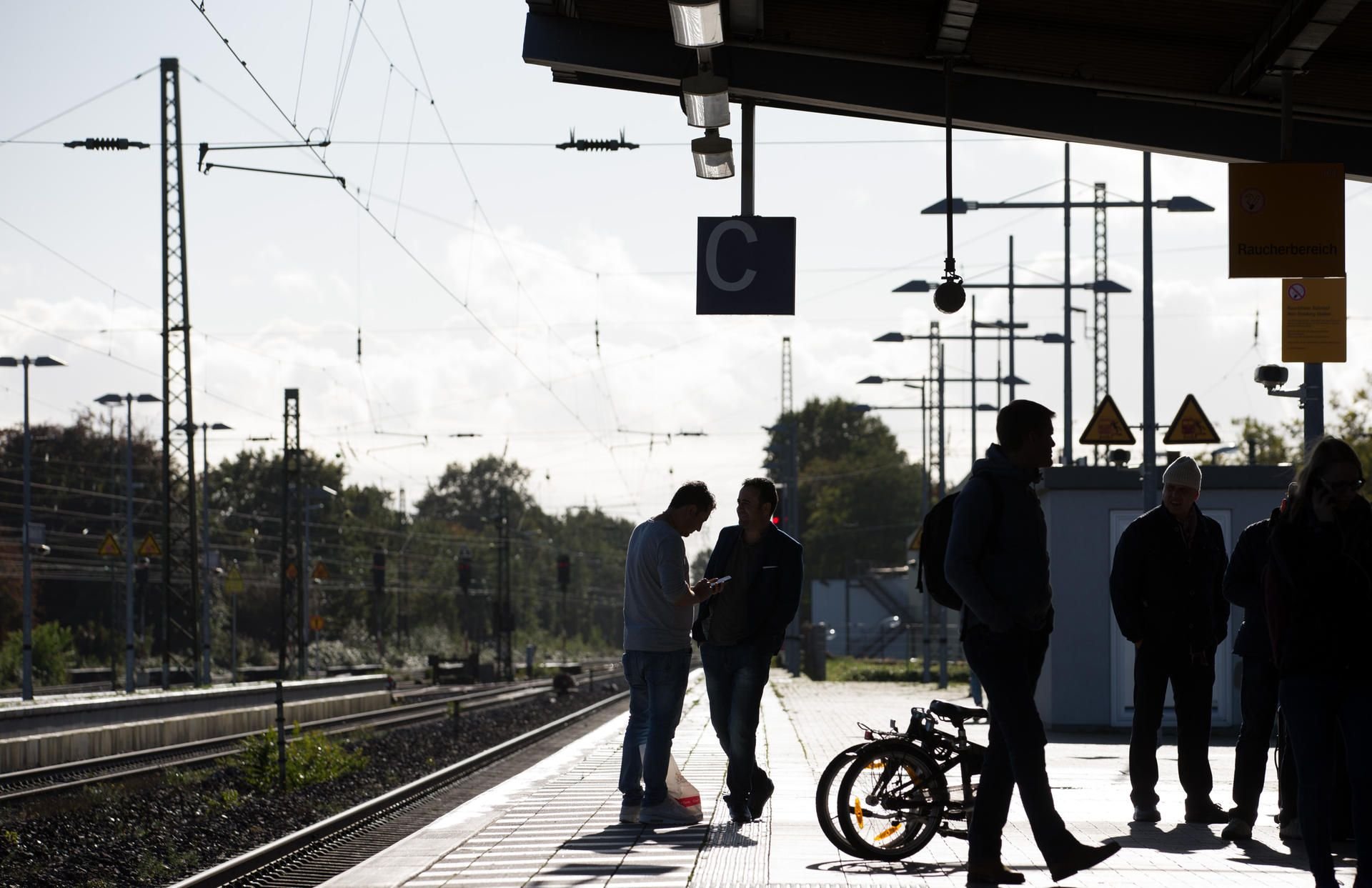 Wegen des Sturms "Xavier" waren deutschlandweit zahlreiche Zugverbindungen ausgefallen