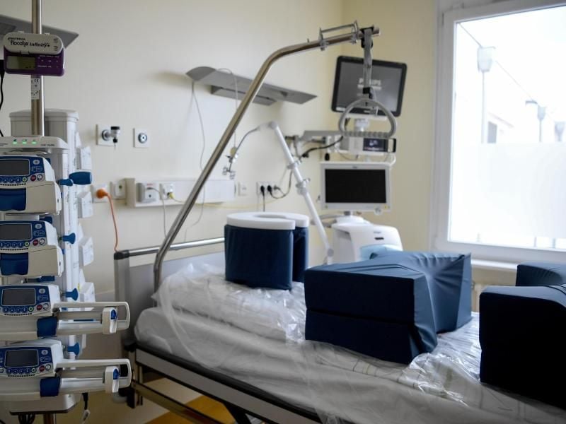 Ein Zimmer auf der Intensivstation der Charité in Berlin - Corona-Patienten sollen verteilt werden. Foto: Britta Pedersen/dpa-Zentralbild/dpa