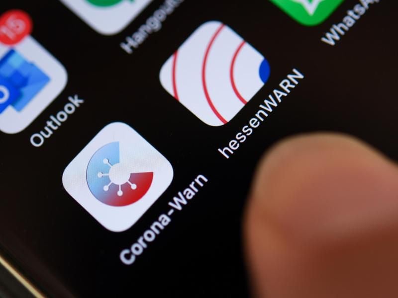 Die deutsche Corona-Warn-App wird mit anderen europäischen Apps kompatibel. Foto: Arne Dedert/dpa