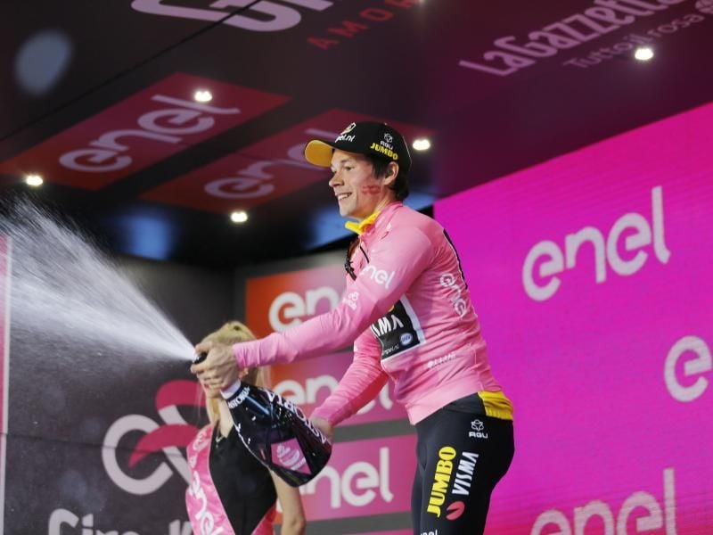 Primoz Roglic im Rosa Trikot des Giro-Spitzenreiters. Foto: Yuzuru Sunada/BELGA