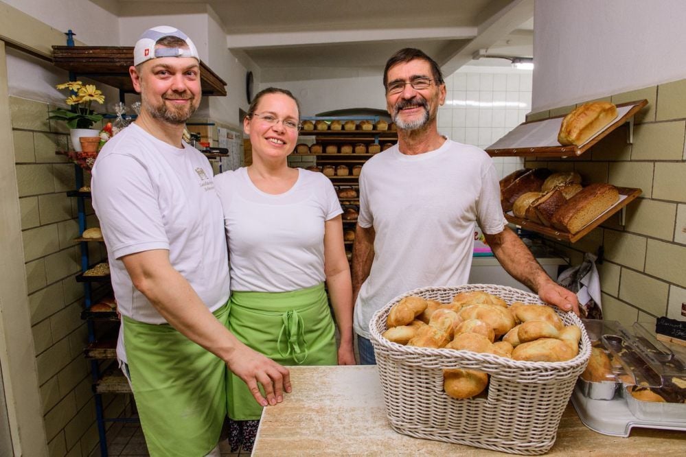Generationswechsel: Thilo Schwarz übergab seiner Tochter die Geschäfte der Landbäckerei in Burgheßler. Nun ist sie auch Boss ihres Mannes Christian Fischer.