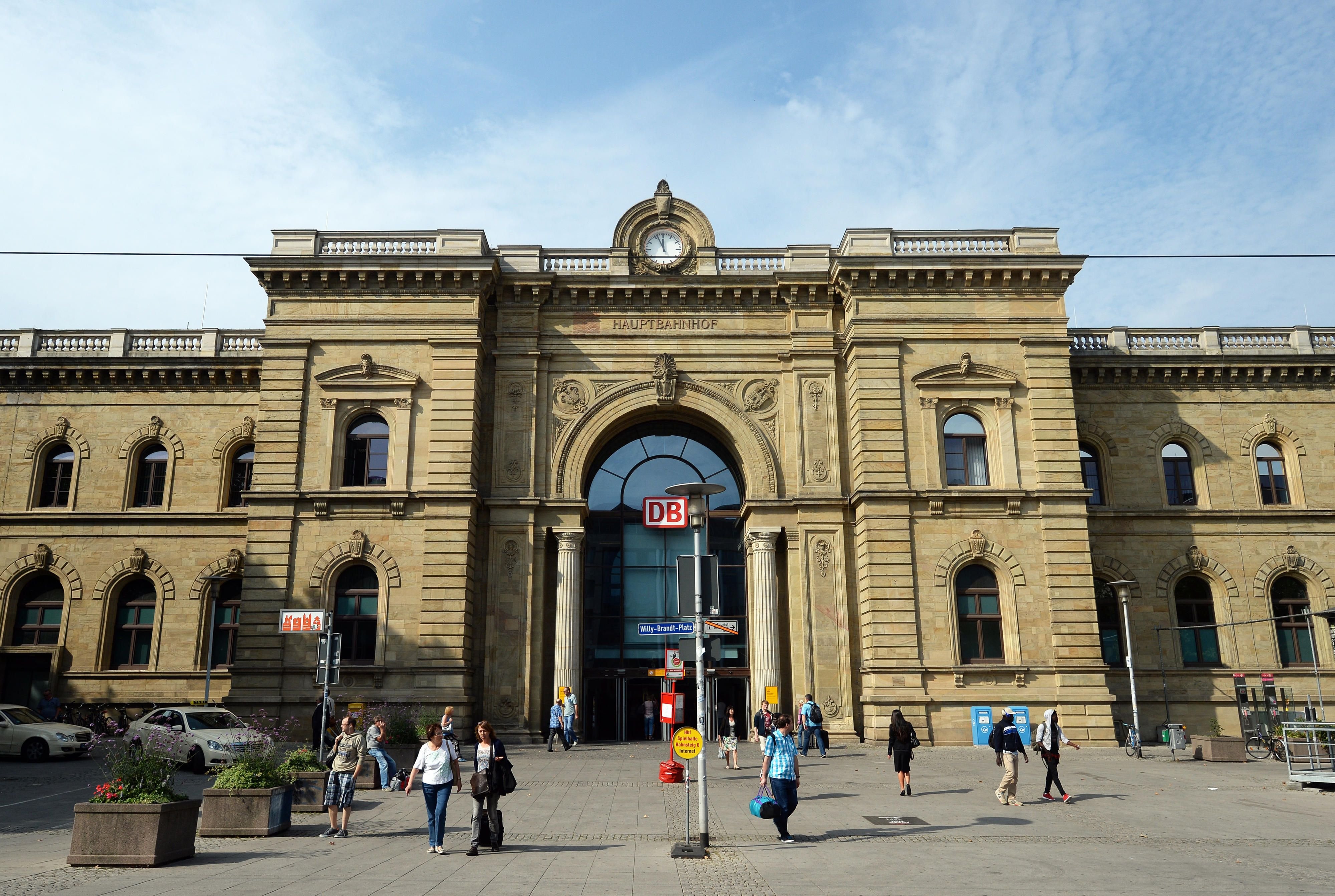 Der Hauptbahnhof in Magdeburg wurde am Freitagnachmittag aufgrund einer "Bedrohungslage" evakuiert.