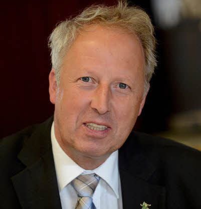 Michael Ermrich bleibt Chef des Sparkassenverbandes.