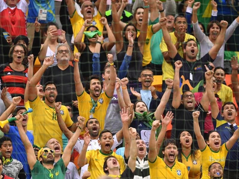 Die brasilianischen Zuschauer unterstützten ihre Sportler lautstark, und pfiffen die Gegner aus. Foto: Lukas Schulze