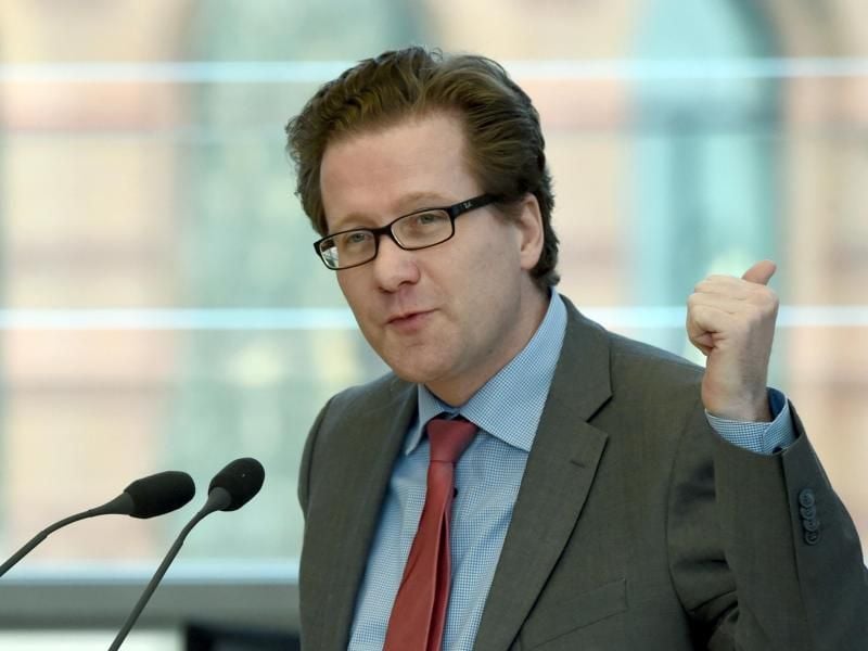 Der SPD-Abgeordnete Habersaat spricht bei der Landtagssitzung in Kiel. Foto: Carsten Rehder/Archiv