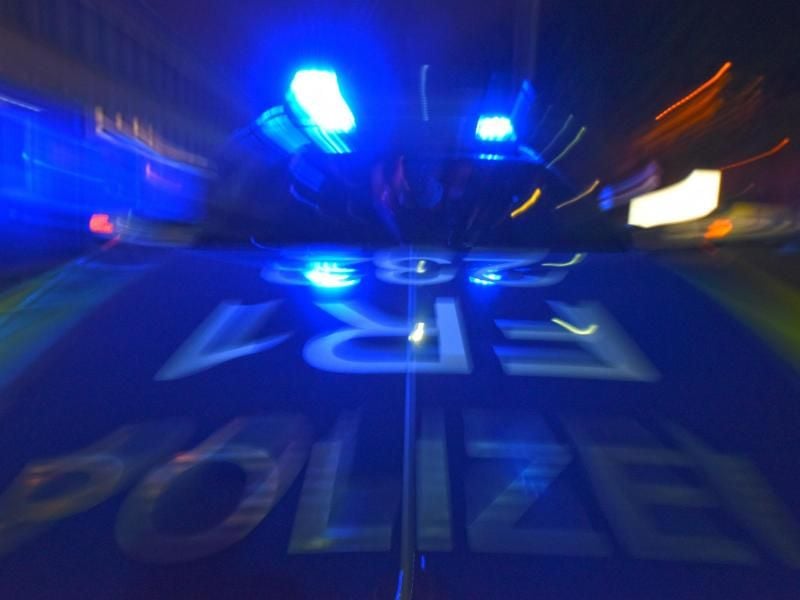 Die Polizei trifft neun Minuten nach dem Notruf in Gräfenhainichen ein.
