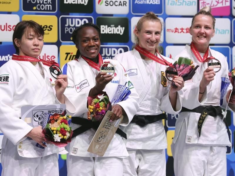 Eine einzige Bronze-Medaille für Martyna Trajdos (2.v.r.) stand für den Deutschen Judo Bund am Ende zu Buche. Foto: Koji Sasahara/AP