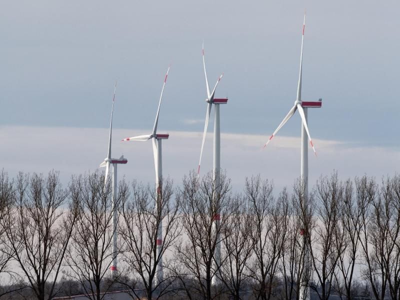 Windräder drehen sich im Wind. Foto: Fabian Sommer/dpa/Archivbild