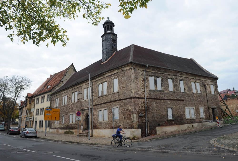 Das alte Neustädter Rathaus wird jetzt notgesichert.