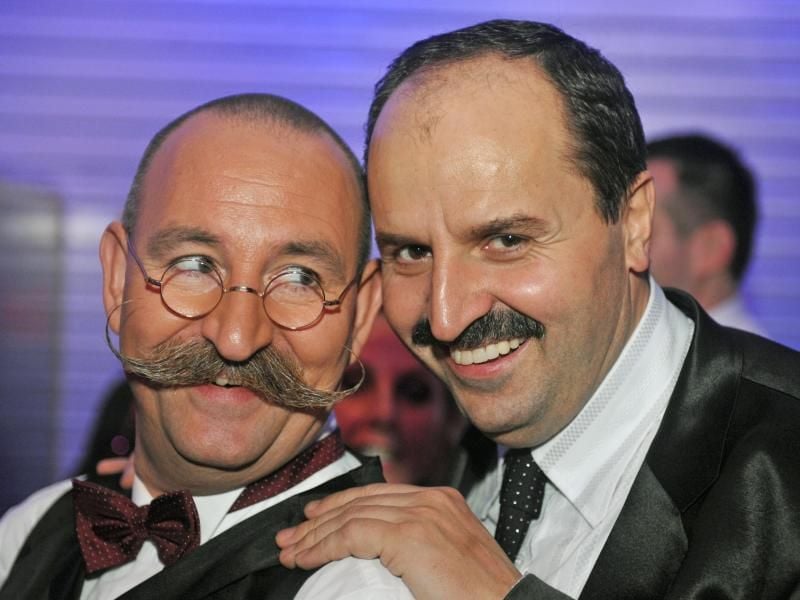 Die Fernsehköche Johann Lafer (l) und Horst Lichter 2008 in Köln. Foto: Bernd Thissen