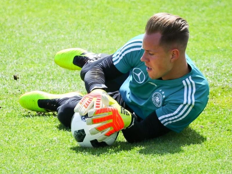 Torwart Marc-André ter Stegen beim DFB-Training in Eppan. Foto: Christian Charisius
