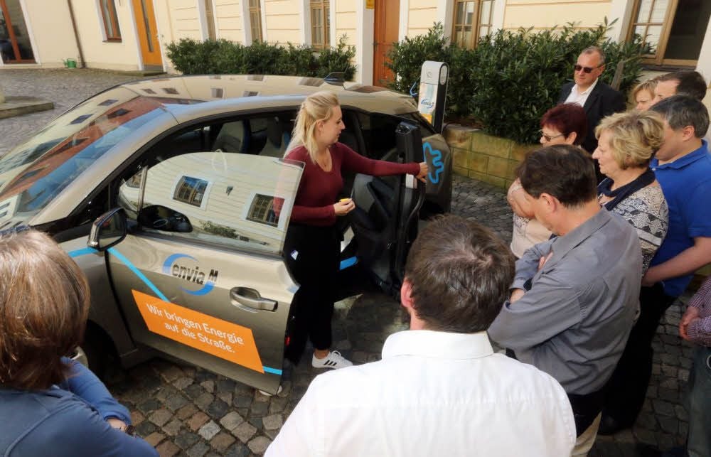 Elektroauto wird getestet