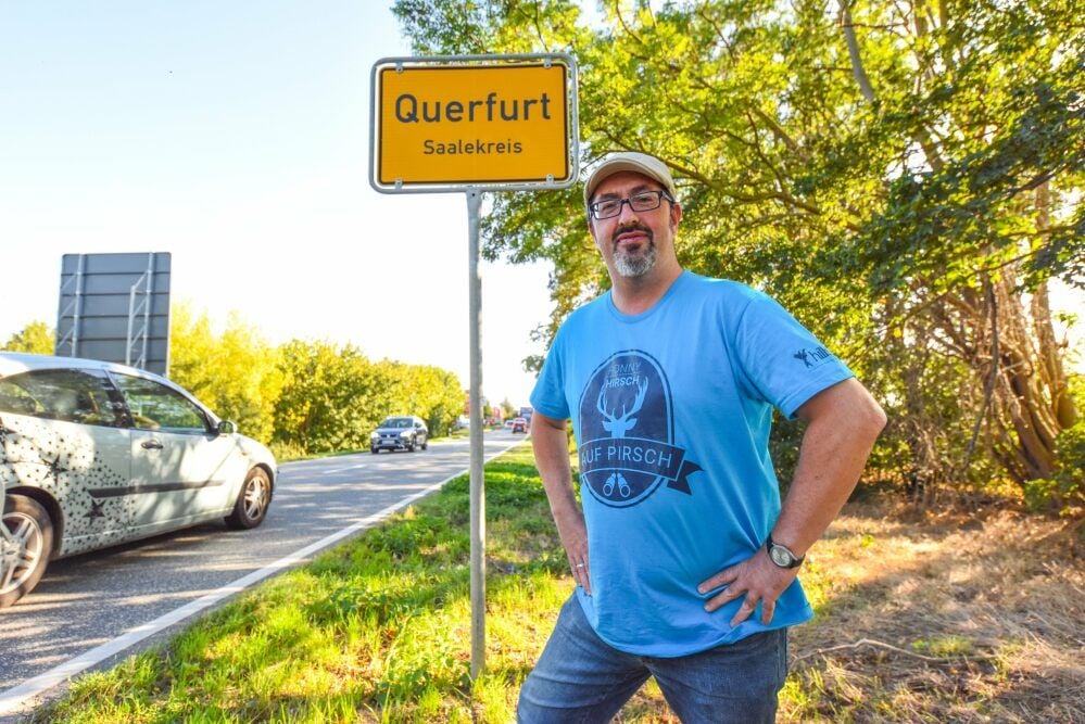 Torsten Grothe alias Ronny Hirsch wirbt für Querfurt und Umgebung.