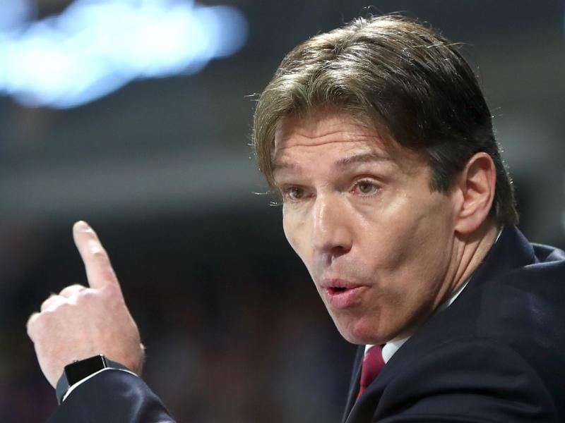 War nach dem 1:4 im dritten Finalspiel in München nicht zufrieden: Eisbären-Coach Uwe Krupp. Foto: Daniel Karmann