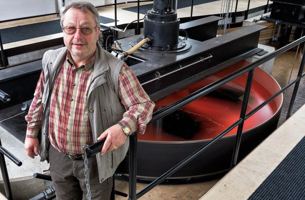 Rotation aus Wasserkraft: Eine ähnliche Anlage will Helmut Soller bald auch am anderen Saaleufer errichten lassen.