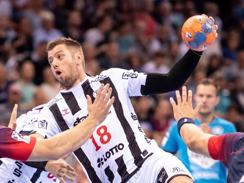 Musste am Ringfinger operiert werden: Niclas Ekberg vom THW Kiel. Foto: Marius Becker/dpa