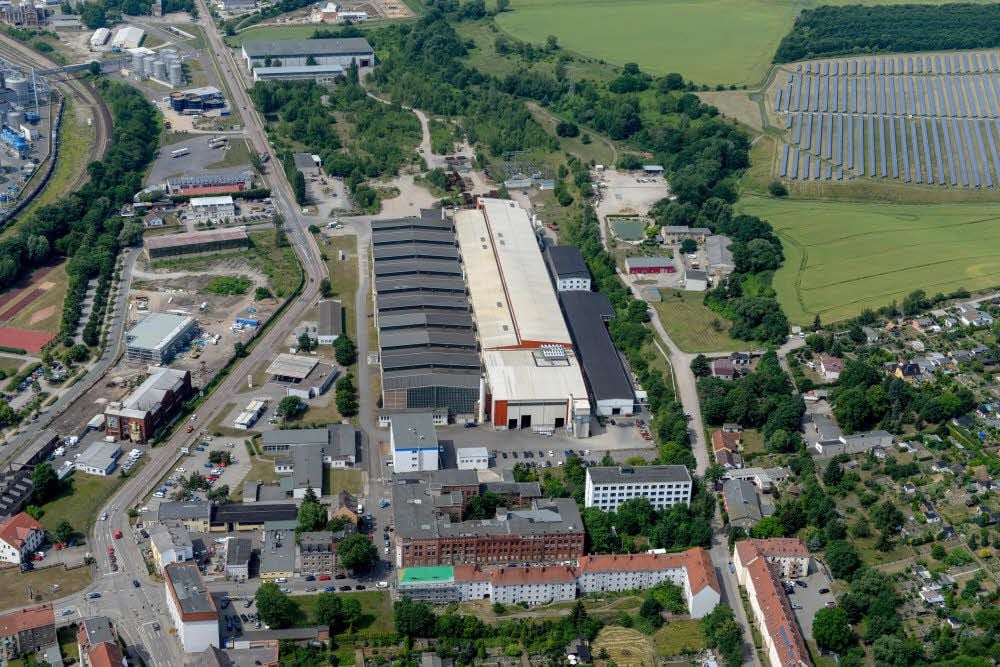 Die Gärtnerstraße, die im Foto rechts vertikal verläuft, befand sich schon immer in Nähe von Industrieanlagen, heute nahe der Zeitz Guss (Mitte).