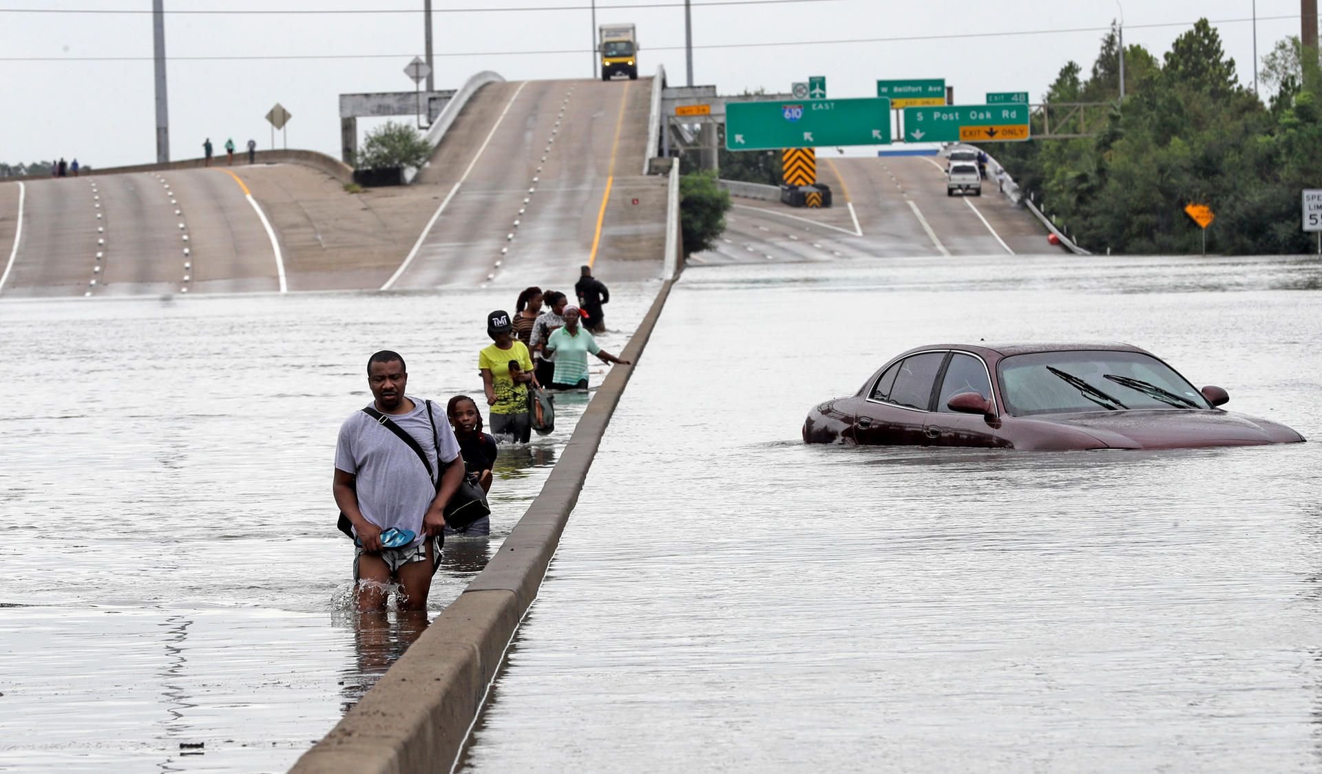 Hurricane Harvey hat zahlreiche Straßen und Städte unter Wasser gesetzt.