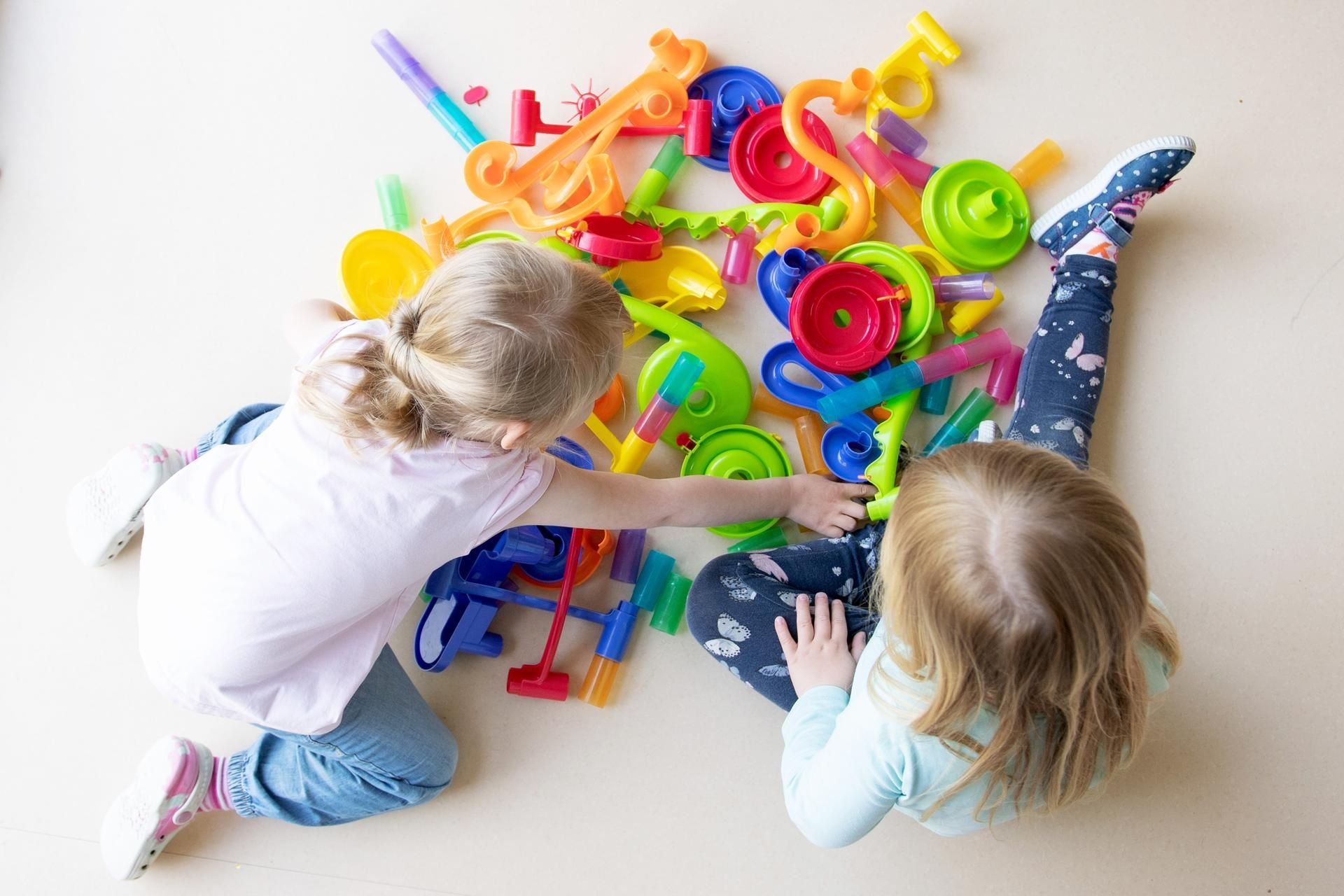 Bei manchen Familien ist das Geld knapp. Der Kinderzuschlag soll hier helfen.