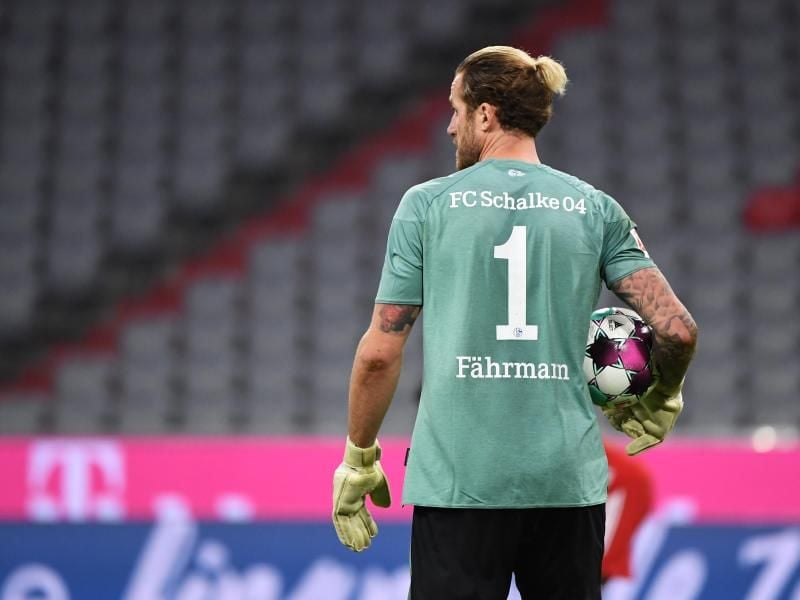 Ralf Fährmann bleibt die Nummer eins im Tor der Schalker. Foto: Matthias Balk/dpa