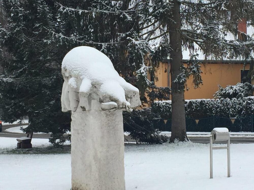 Die Milbe aus Marmor steht seit 20 Jahren in Würchwitz.
