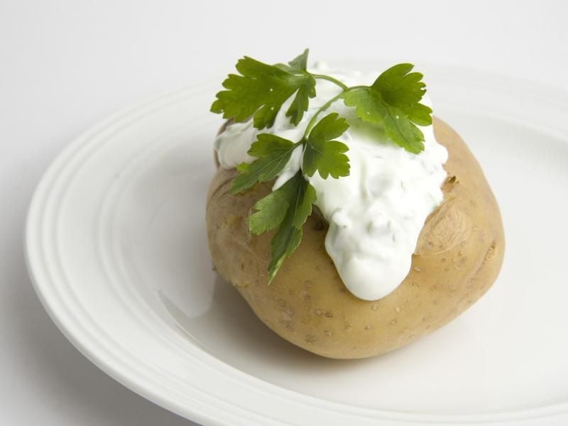 Kartofffeln sollte man schonend garen und mit Schale zubereiten. Foto: Andrea Warnecke