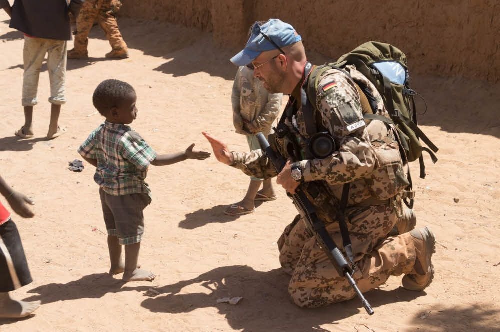 Oberstleutnant Robert Habermann bei einer Fußpatrouille in Gao im afrikanischen Mali