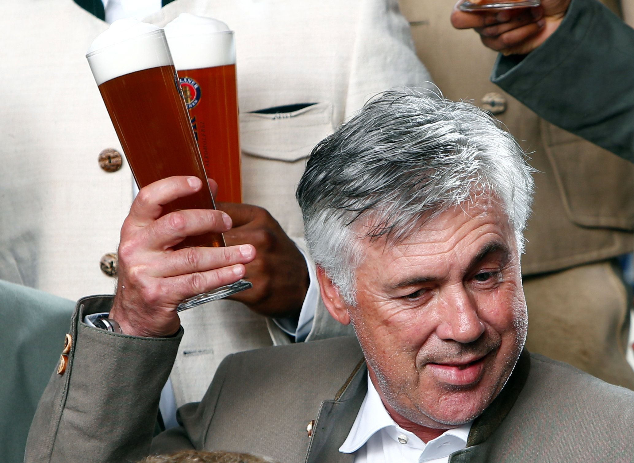 Bayern-Trainer Carlo Ancelotti will auf dem Oktoberfest zuschlagen - wenn der Rekordmeister gegen den 1. FC Köln gewinnt.