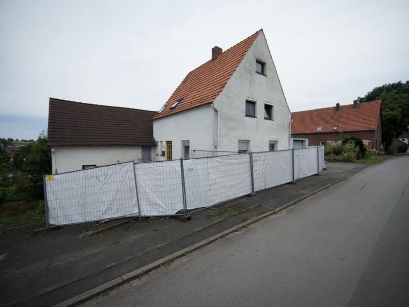 In diesem Haus in Höxter soll das Paar seine Opfer misshandelt haben. Foto: Friso Gentsch