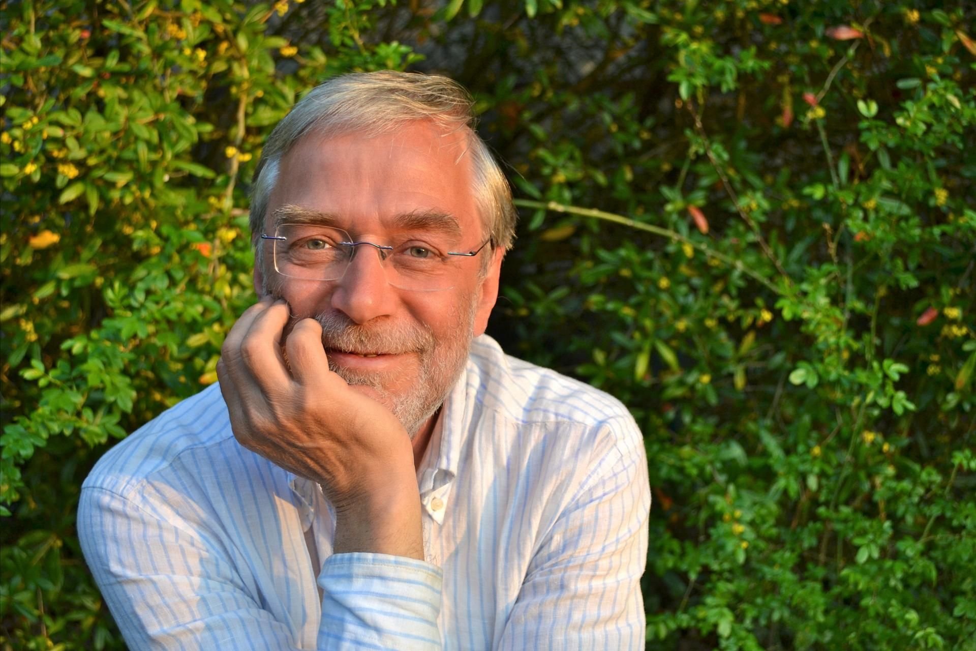Professor Gerald Hüther ist Neurobiologe und beschäftigt sich mit der Hirnentwicklung.