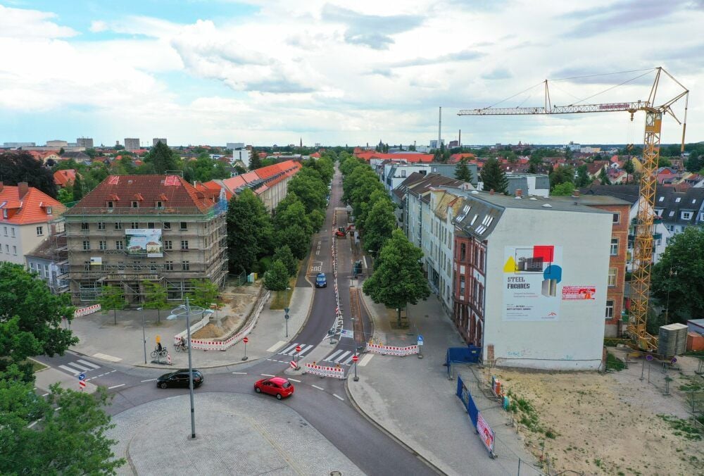Der Einsatzort des Kampfmittelbeseitigungsdienstes ist das leere Grundstück in der Gropiusallee 38.