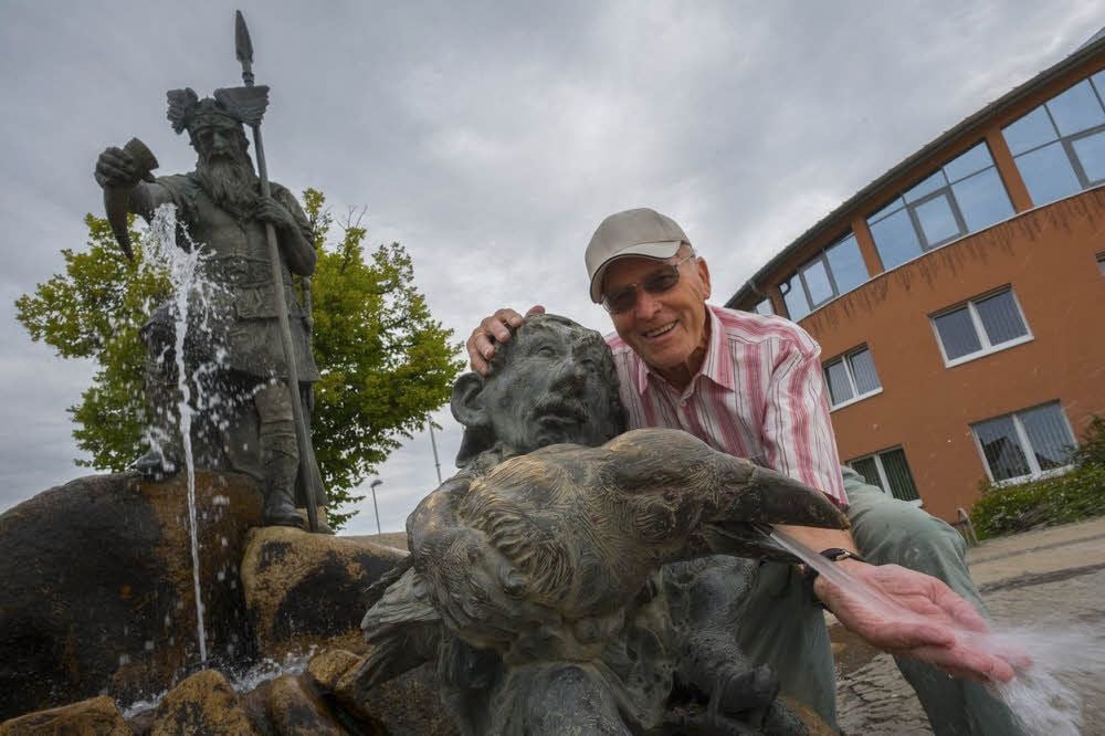Harald Watzek ist jetzt Ehrenbürger der Stadt Thale. Ohne ihn gäbe es den Mythenweg nicht.
