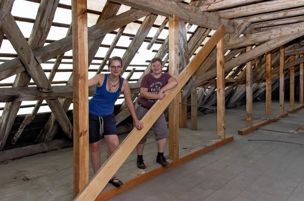 Katrin Dippert und Thomas Engelhard bringen zusammen mit dem Förderkreis das Petrikloster in Schuss.
