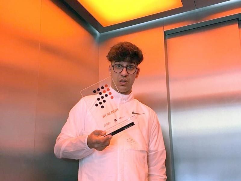 Der Berliner Rapper Ufo361 ist mit seinem Album "808" auf Platz eins der Album-Charts eingestiegen. Foto: Offizielle Deutsche Charts/GfK Entertainment