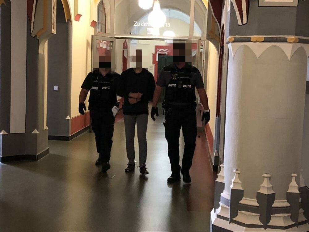 Der 21-jährige Angeklagte am ersten Verhandlungstag.