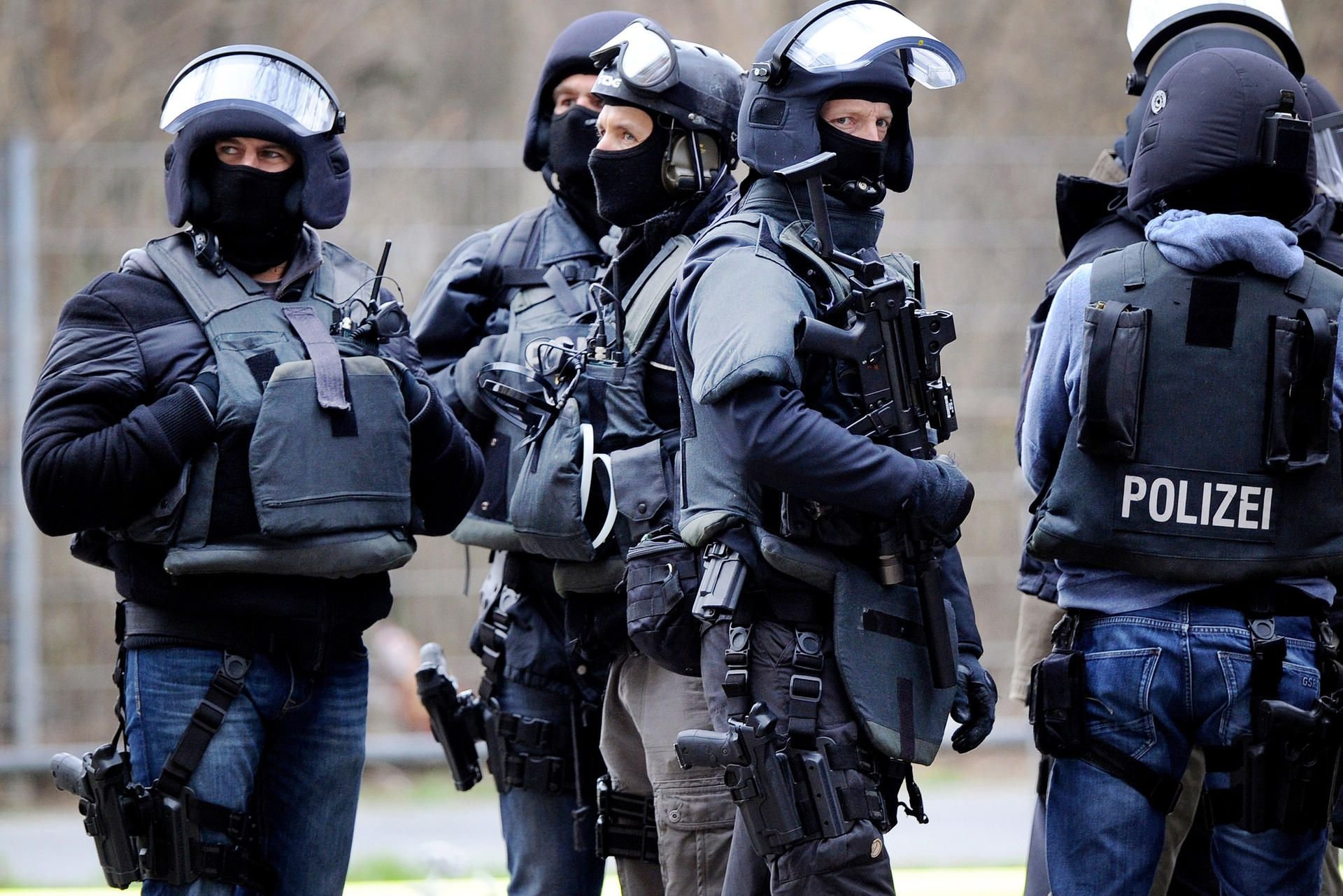 Mit einer Großrazzia ist die Polizei in Brandenburg, Mecklenburg-Vorpommern und Sachsen-Anhalt gegen die Neonazi-Organisation „Freie Kräfte Prignitz“ vorgegangen.