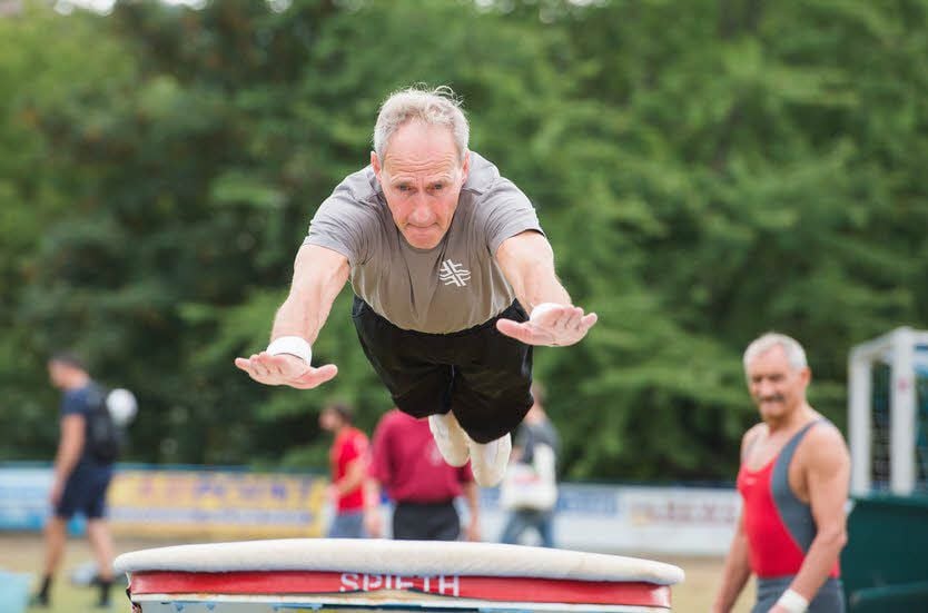 Thomas Gunder (USV TU Dresden) beim Sprung.