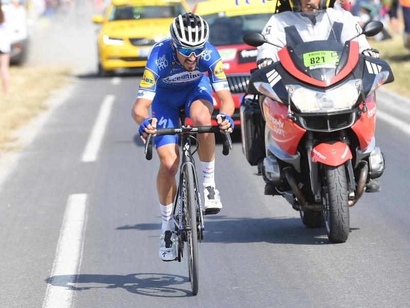 Julian Alaphilippe hat sich vom Hauptfeld abgesetzt. Foto: David Stockman/BELGA