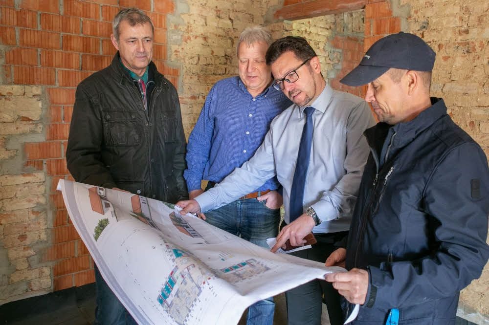 Treffen auf der Baustelle in Kretzschau, wo die neue Kita entstehen soll.